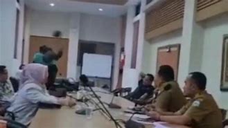 Anggota Dprd Ngamuk Saat Rapat Di Indonesia Saat Ini